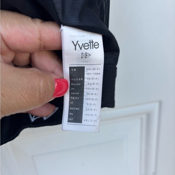 Yvette - Picture 5 of 7